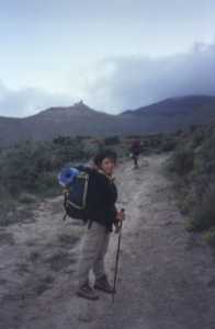 Anita, Ra�l y el Castillo de Marcuello al fondo.