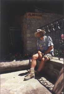 Jos� Luis en el albergue de Artieda