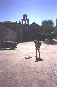 Anita junto a Calixto, el perro peregrino