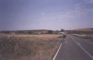 Pasado Ledigos hay un cruce de caminos, yo casi me lo paso...